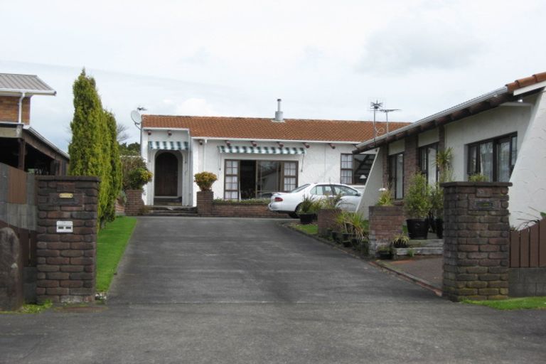 Photo of property in 9 Kauri Street, Inglewood, 4330