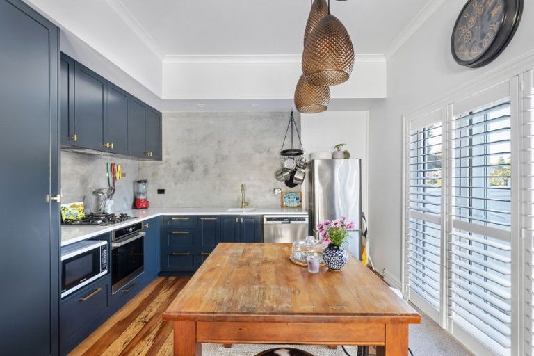 Photo of property in 36 Belt Road, Moturoa, New Plymouth, 4310