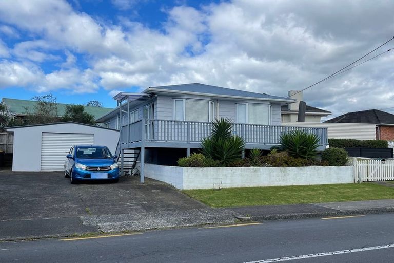 Photo of property in 1/40 Vodanovich Road, Te Atatu South, Auckland, 0610