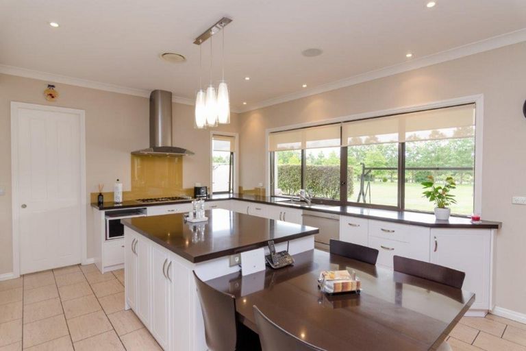 Photo of property in 6 Eagle Place, Martinborough, 5711