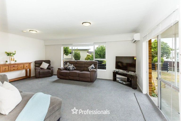 Photo of property in 15a Bonnie Glen Crescent, Ebdentown, Upper Hutt, 5018