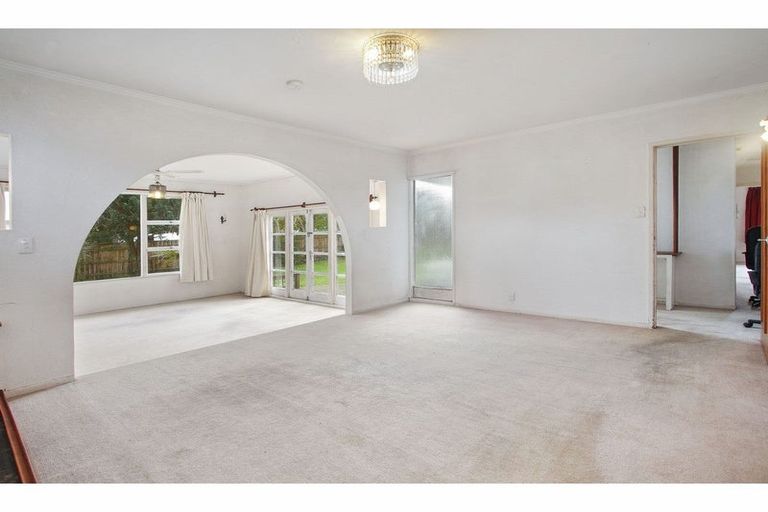 Photo of property in 3 Ngatoa Place, Glenfield, Auckland, 0629