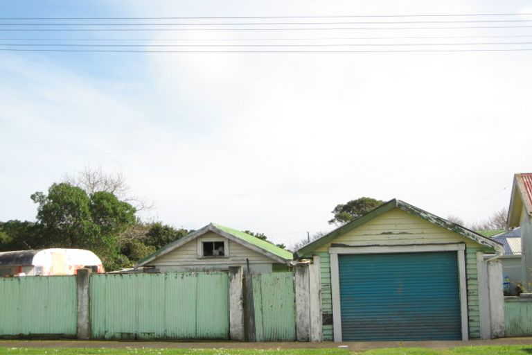 Photo of property in 8 Pratt Street, Waitara, 4320