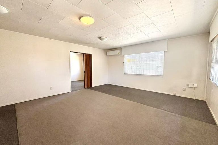 Photo of property in 190 Universal Drive, Henderson, Auckland, 0610