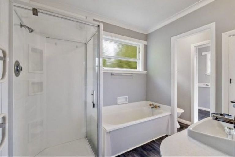 Photo of property in 24 Kent Crescent, Awapuni, Palmerston North, 4412