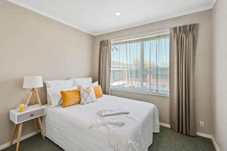 Photo of property in 8 Clipper Place, Redwood, Christchurch, 8051