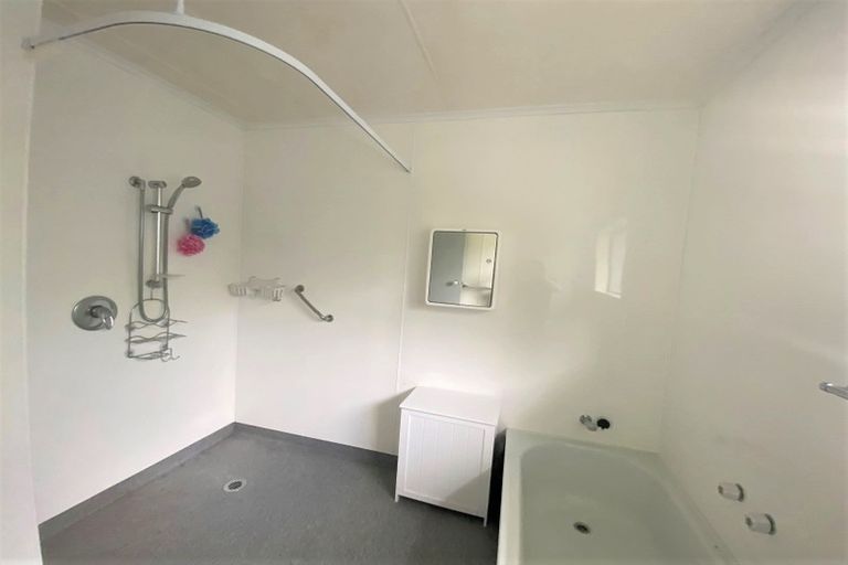 Photo of property in 16 Matai Place, Hawera, 4610