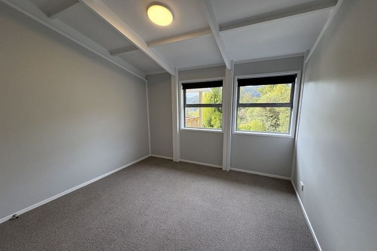 Photo of property in 106c Wyndham Road, Pinehaven, Upper Hutt, 5019