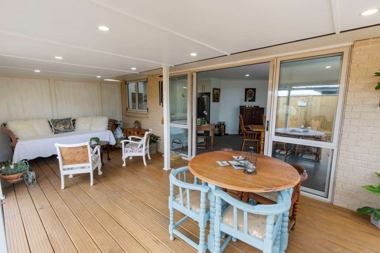 Photo of property in 98 Rosalie Terrace, Kelvin Grove, Palmerston North, 4414