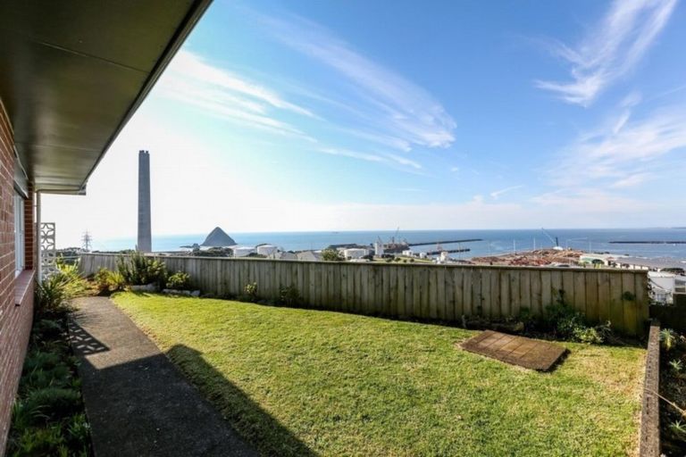 Photo of property in 31/1 Findlay Street, Moturoa, New Plymouth, 4310