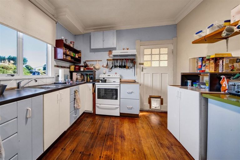 Photo of property in 10 Oxford Street, Patea, 4520