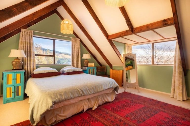 Photo of property in 30 Porterfield Street, Macandrew Bay, Dunedin, 9014