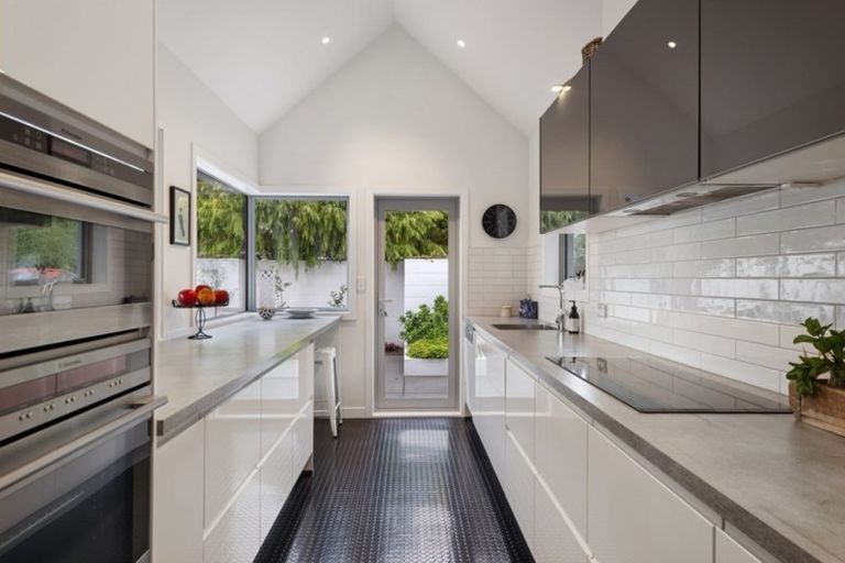 Photo of property in 7 Chaston Close, Westmorland, Christchurch, 8025