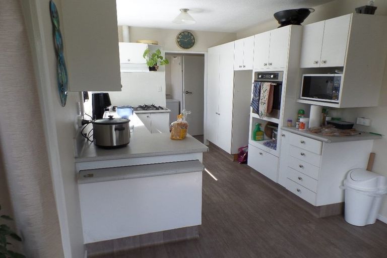 Photo of property in 17 Mckellar Place, Hornby, Christchurch, 8042