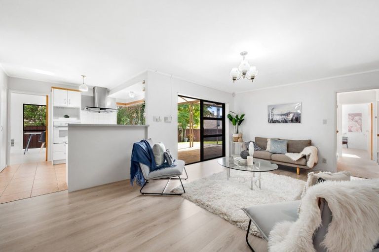 Photo of property in 57 Dalwhinnie Parade, Highland Park, Auckland, 2010