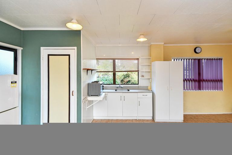 Photo of property in 6 Charles Miller Court, Clarks Beach, 2122