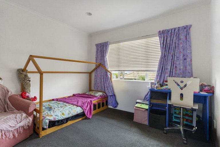 Photo of property in 24 Corta Bella Place, Golflands, Auckland, 2013