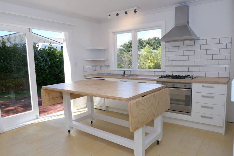 Photo of property in 16 Renown Road, Raumati South, Paraparaumu, 5032