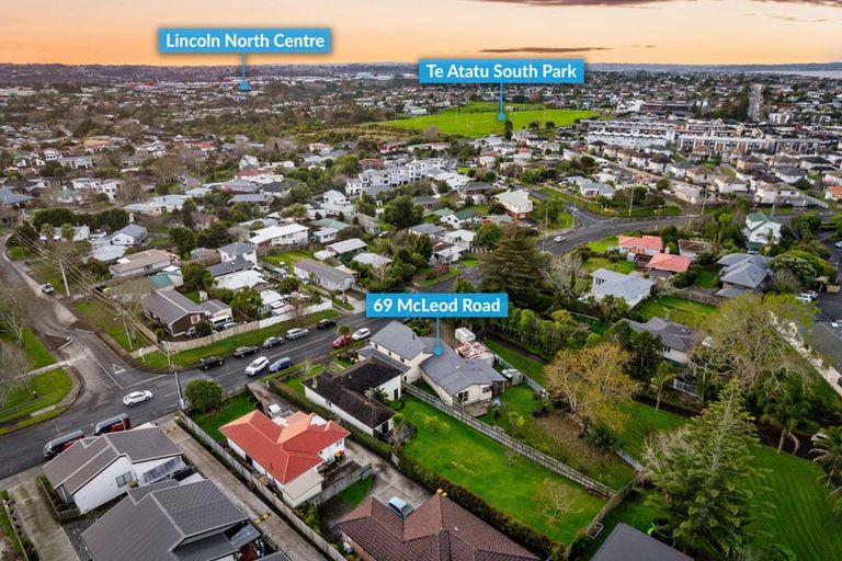 Photo of property in 69 Mcleod Road, Te Atatu South, Auckland, 0610