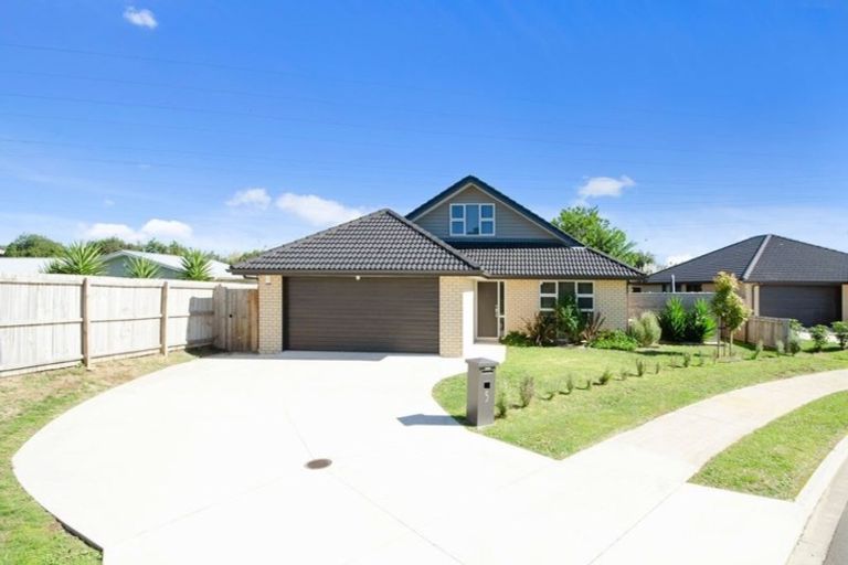 Photo of property in 5 Dumas Place, Rosehill, Papakura, 2113