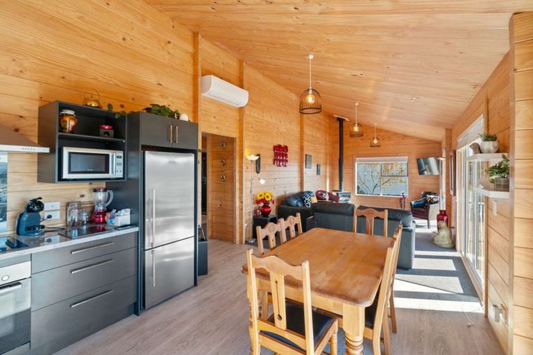 Photo of property in 21 Oxford Street, Waikari, 7420