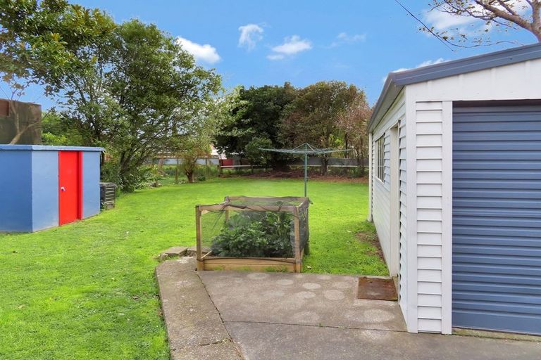 Photo of property in 122 Hewer Crescent, Naenae, Lower Hutt, 5011