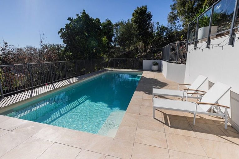 Photo of property in 103 Hackthorne Road, Cashmere, Christchurch, 8022