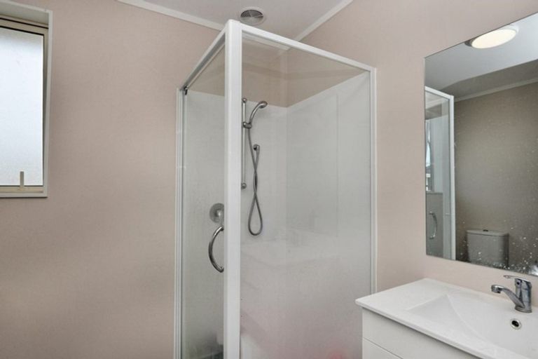 Photo of property in 11 Manatu Lane, Kelston, Auckland, 0602