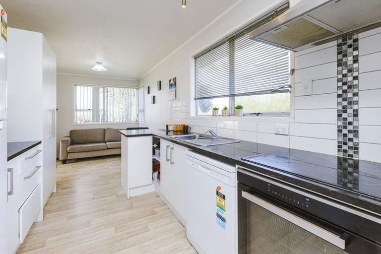 Photo of property in 33 John Walker Drive, Manurewa, Auckland, 2102