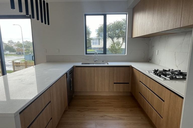 Photo of property in 1 Boys Place, Pakuranga Heights, Auckland, 2010