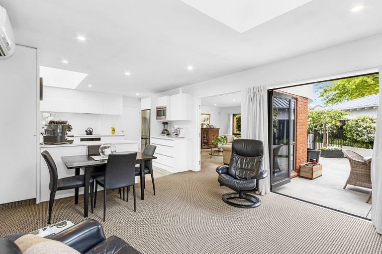 Photo of property in 2/22 Snowdon Road, Fendalton, Christchurch, 8052