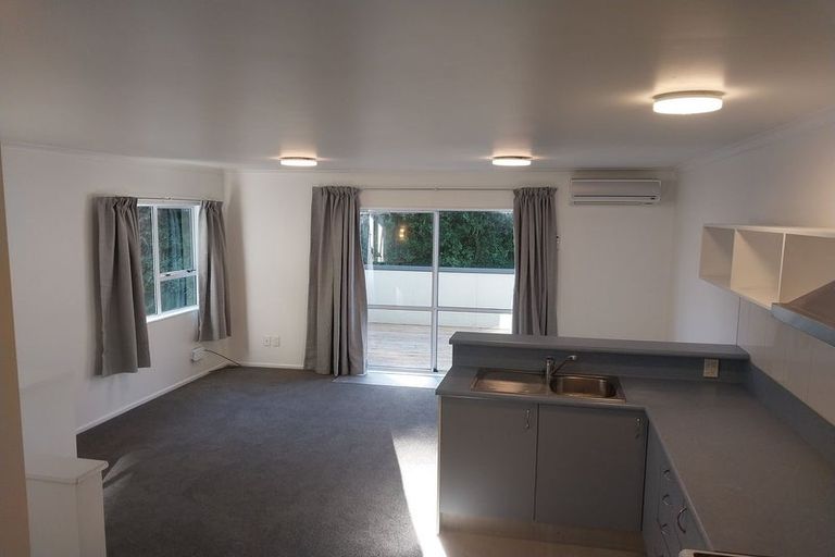 Photo of property in 64a Newlands Road, Newlands, Wellington, 6037