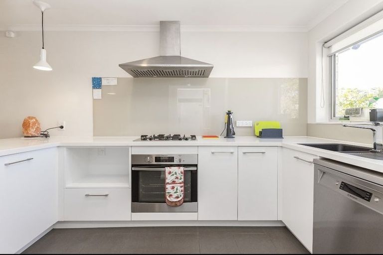 Photo of property in 2/104 Picton Avenue, Riccarton, Christchurch, 8011