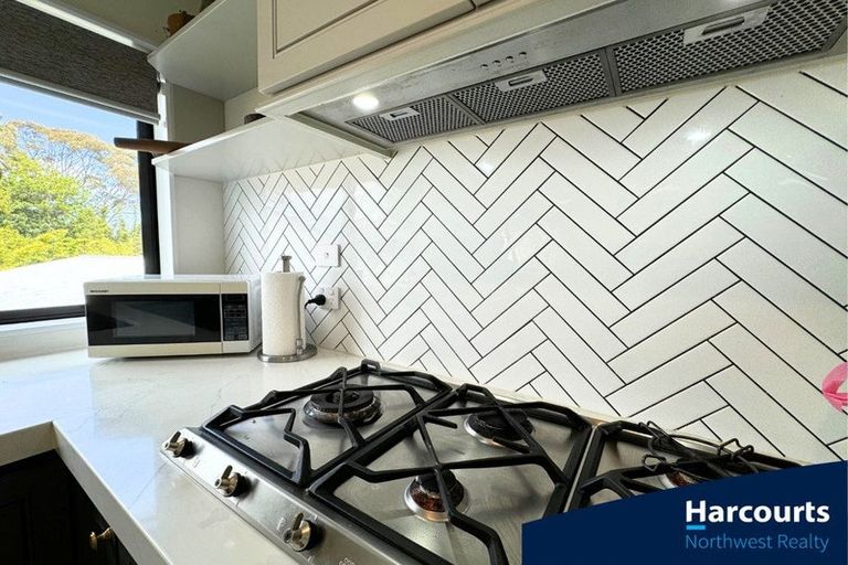 Photo of property in 10 Mahinga Place, Massey, Auckland, 0614