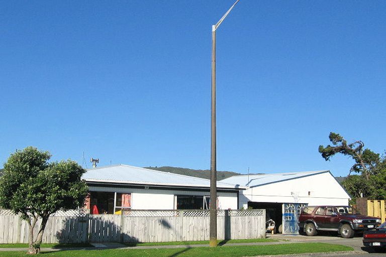 Photo of property in 139 Holborn Drive, Stokes Valley, Lower Hutt, 5019