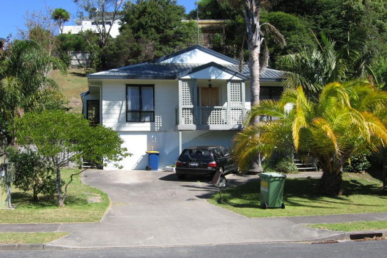 Photo of property in 52 Topliss Drive, Northcross, Auckland, 0632