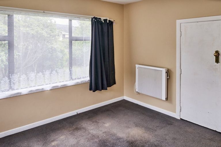 Photo of property in 5 Puriri Street, Wainuiomata, Lower Hutt, 5014