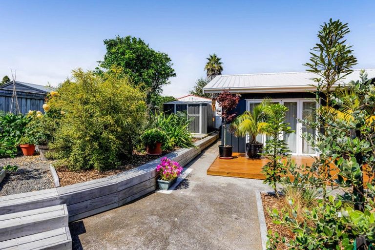 Photo of property in 8 Hussey Street, Oakura, 4314