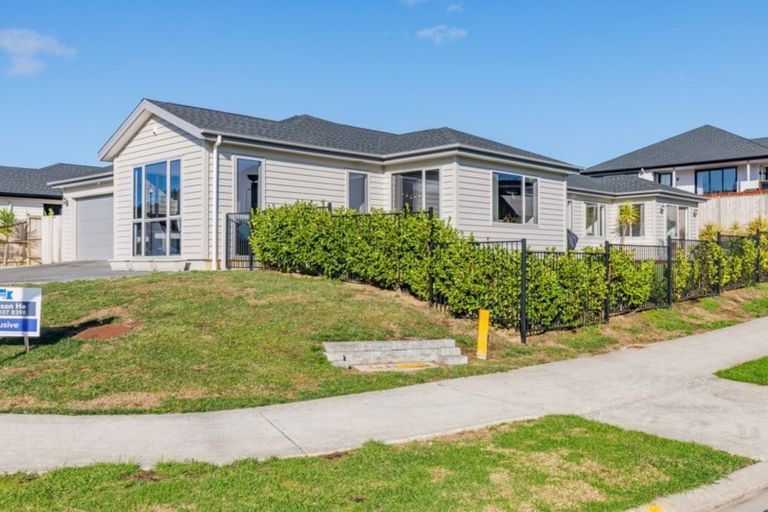 Photo of property in 6 Josh Road, Huapai, Kumeu, 0810