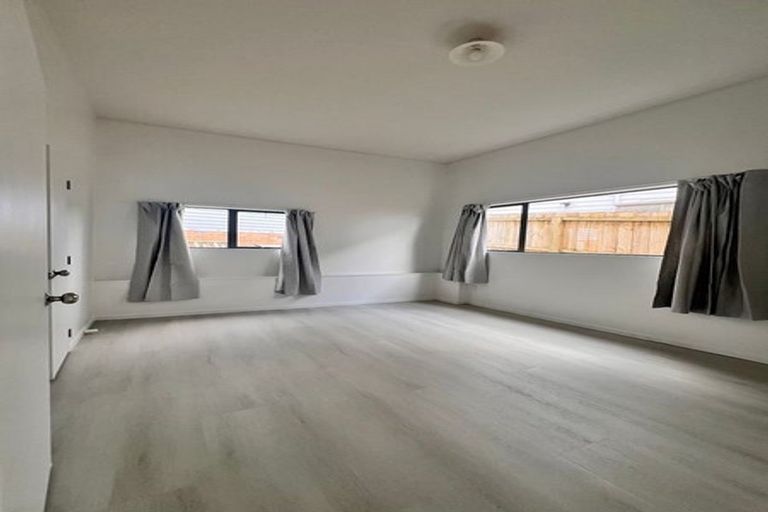 Photo of property in 127 Lancaster Road, Beach Haven, Auckland, 0626
