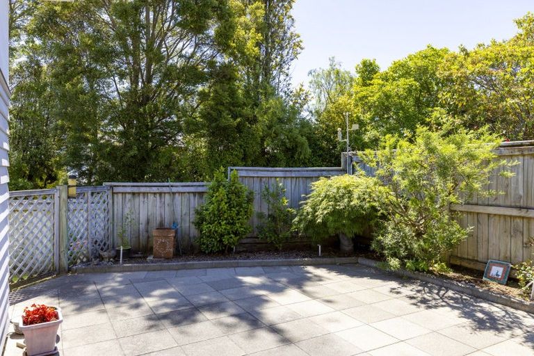 Photo of property in 2/30 Ingle Avenue, Waipahihi, Taupo, 3330
