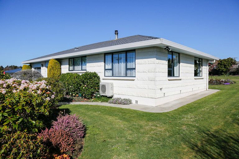 Photo of property in 15 Gordon Street, Weston, Oamaru, 9401