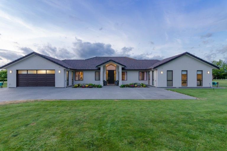 Photo of property in 6 Eagle Place, Martinborough, 5711