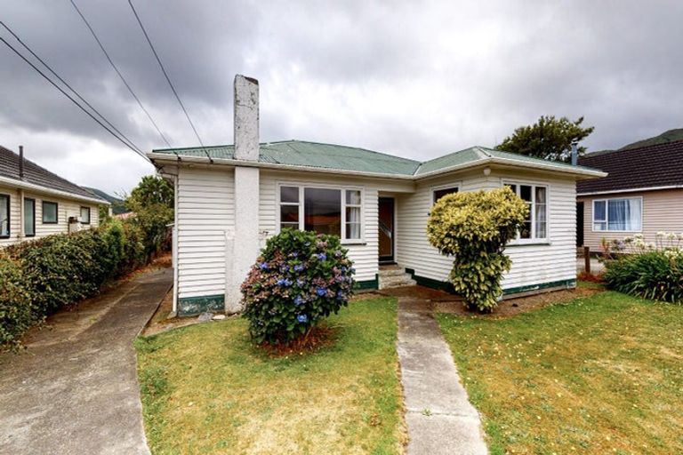 Photo of property in 10 Bythell Street, Wainuiomata, Lower Hutt, 5014