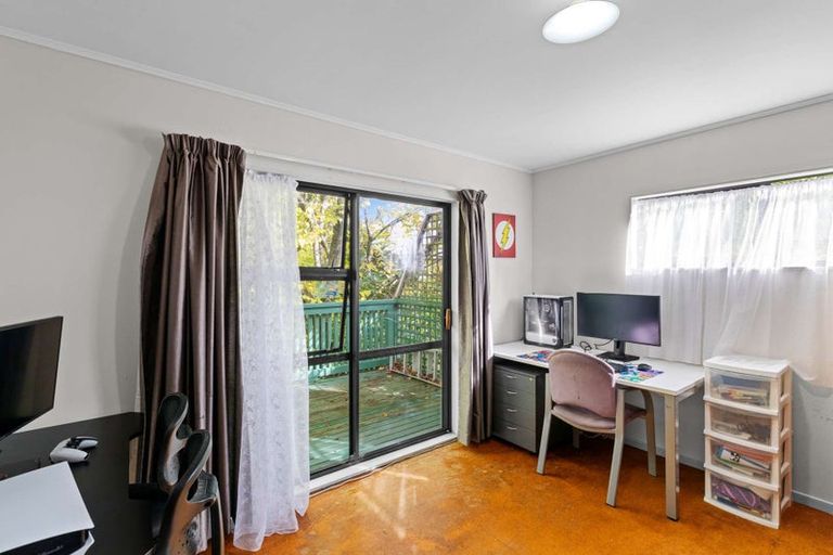 Photo of property in 25 Borich Road, Sunnyvale, Auckland, 0612