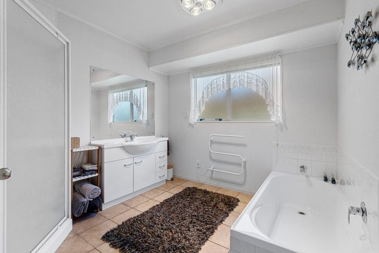 Photo of property in 5 Burleigh Place, Rototuna, Hamilton, 3210