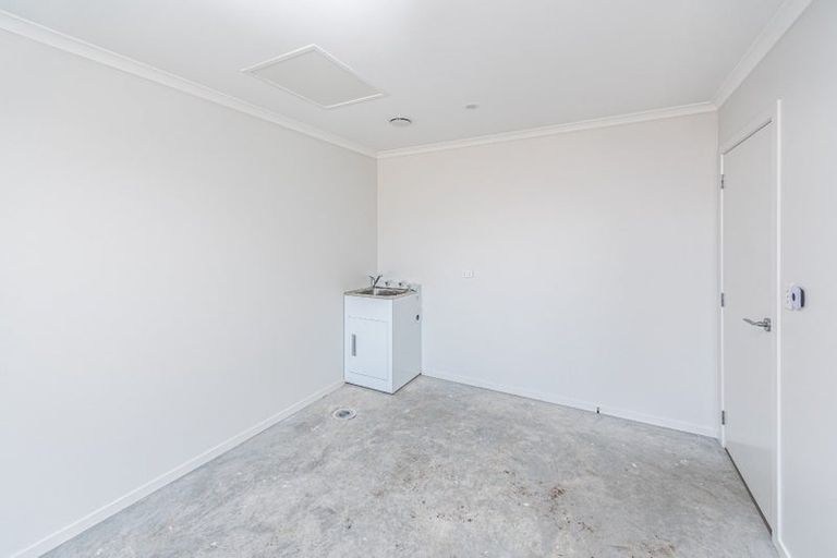 Photo of property in 6 Cross Street, Castlecliff, Whanganui, 4501