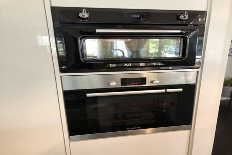 Photo of property in 1b Rae Road, Campbells Bay, Auckland, 0620