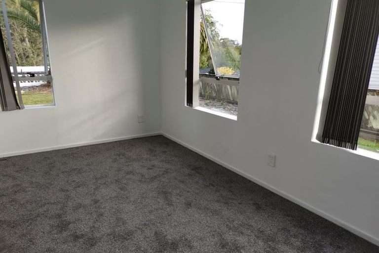 Photo of property in 1/11 Park Avenue, Northcote, Auckland, 0626