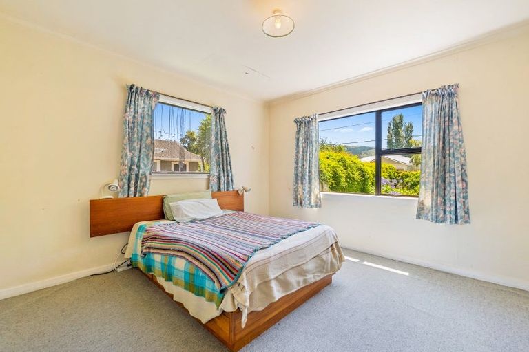 Photo of property in 15 Heretaunga Square, Silverstream, Upper Hutt, 5019